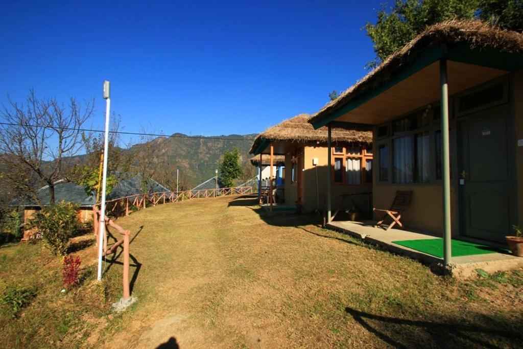 Oyo 43476 Vatika Resort Шимла Номер фото