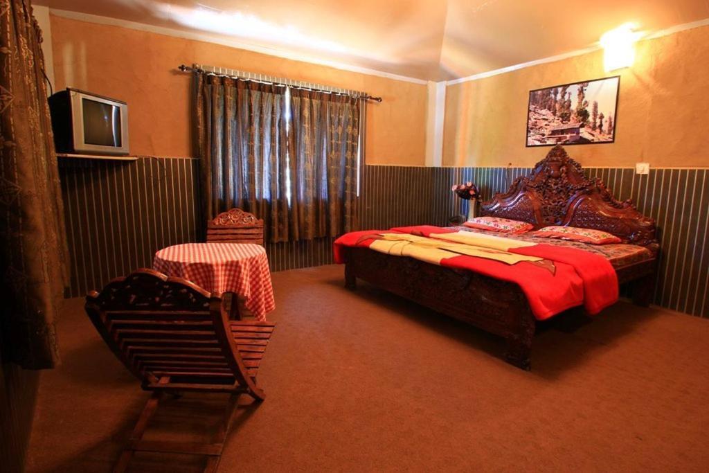 Oyo 43476 Vatika Resort Шимла Экстерьер фото